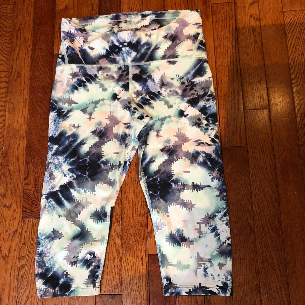 Under Armour capri tights, size L